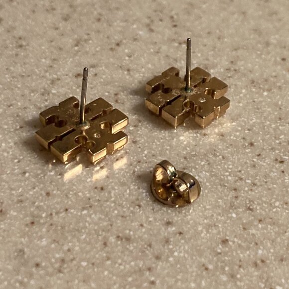 Tory Burch Iconic Logo Double T-Shape Stud Pierced Earrings - Picture 10 of 11
